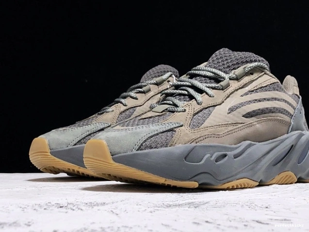 EG6860 v2 700 Geode Boost Yeezy Adidas 0707